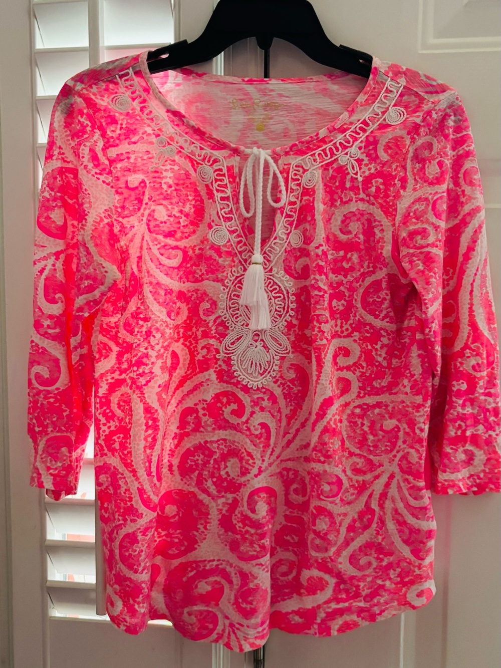 Lilly Pulitzer Pink and White Paisley Tassel Tie top small